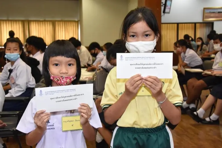 สภาสังคมสงเคราะห์ฯ พลตรีหญิง คุณหญิงอัสนีย์ เสาวภาพ มอบทุนการศึกษาแก่คนพิการและบุตรคนพิการ