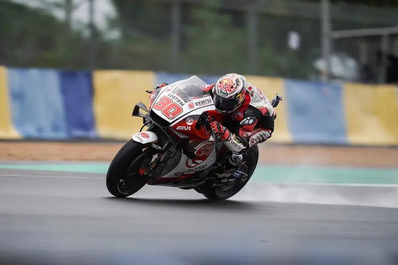 “ก้อง” สมเกียรติ จันทรา ยอดนักบิดหนุ่มชาว...