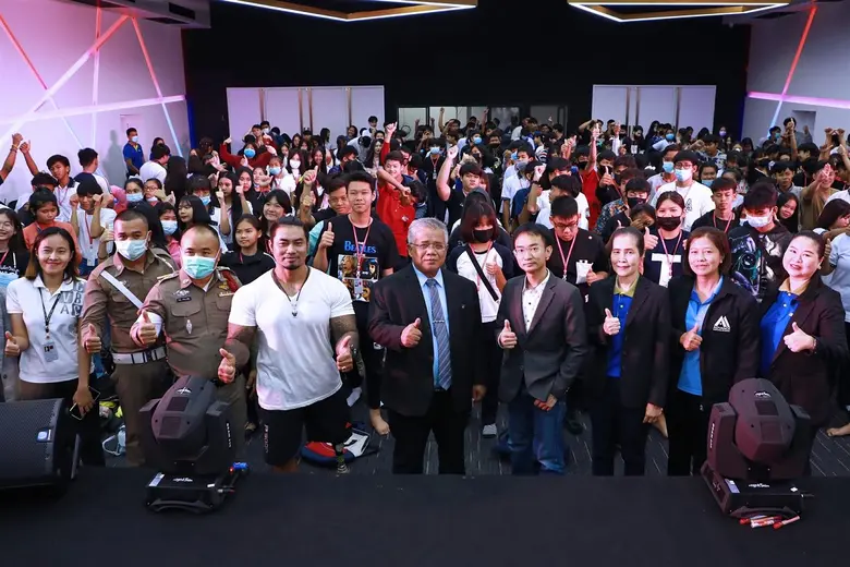 นายสยามรัศมิ์ สินภัทรบดี รองประธานกรรมการ...