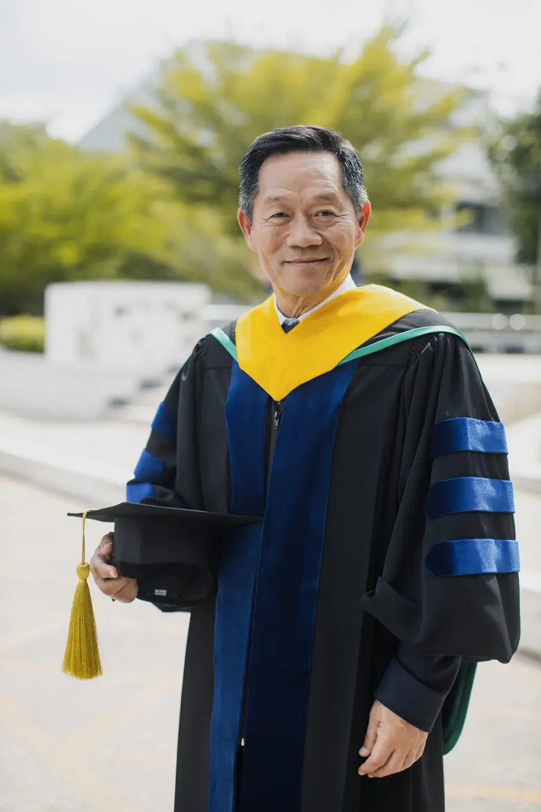 นายมนัส เจียรวนนท์ ประธานคณะผู้บริหาร บริ...