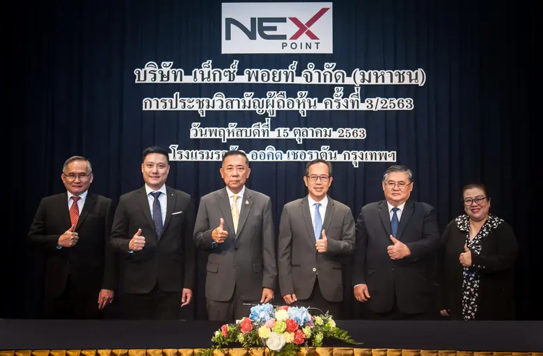 คุณคณิสสร์ ศรีวชิระประภา (ที่ 2 จากซ้าย) ...