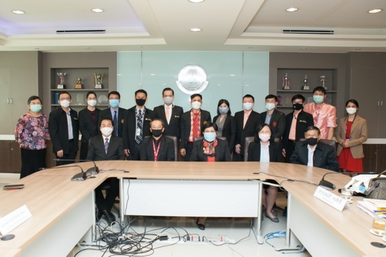 รศ.ดร.เสาวณิต สุขภารังษี รองอธิการบดีฝ่าย...