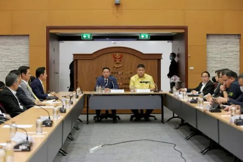 "พุทธิพงษ์" ร่วมกับ กสทช. หารือกับผู้ให้บ...