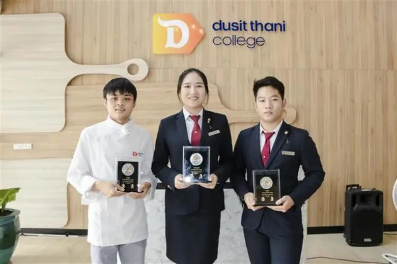 นักศึกษาวิทยาลัยดุสิตธานีสุดเจ๋ง กวาด 3 รางวัลเหรียญทอง เหรียญเงิน และเหรียญทองแดง ในงานพฤกษาตะวันออก IN BANGKOK มาครอง