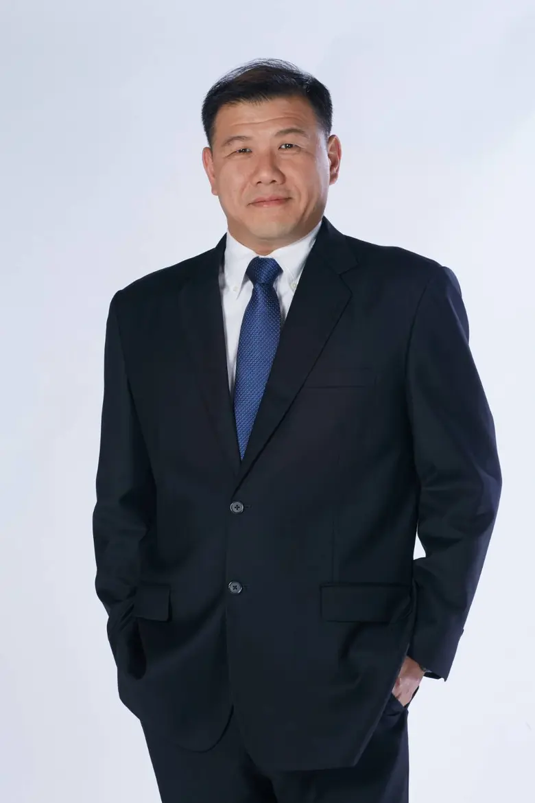 คุณธนาวัฒน์ วิทูรปกรณ์ กรรมการผู้จัดการ บริษัท อีสเ...