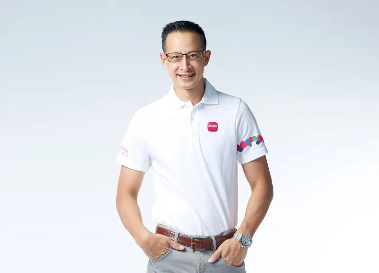 นายสาระ ล่ำซำ กรรมการผู้จัดการและประธานเจ...