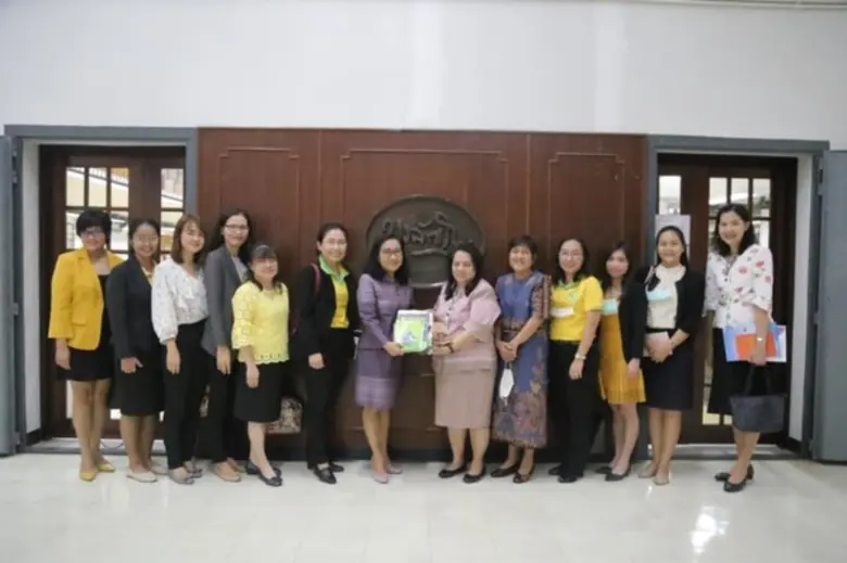 ณ หอจดหมายเหตุแห่งชาติ นางสาวนีระนารถ แจ้...