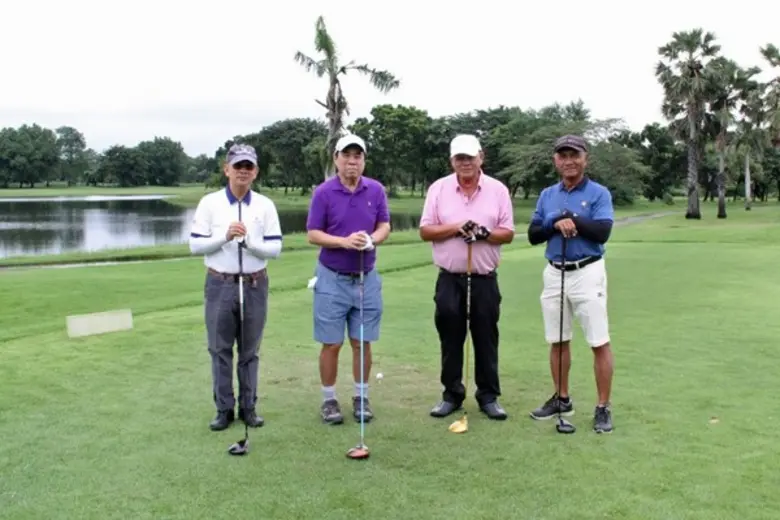 ธงชัย ล่ำซำ ประธานกรรมการ (ที่2จากซ้าย) พ...