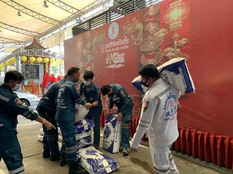 "ไก่แจ้" มอบข้าวสาร 1,000 กิโลกรัม ช่วยเหลือผู้ประสบภัยน้ำท่วมในภาคอีสาน