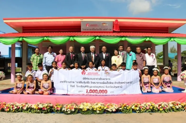 เมื่อเร็วๆ นี้ มร. ฮิโระฮะรุ โมะโตะฮะชิ (แถว 3, ที่...