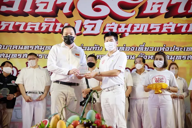 นายยศสรัล แต้มคงคา (ซ้าย) ผู้อำนวยการฝ่าย...