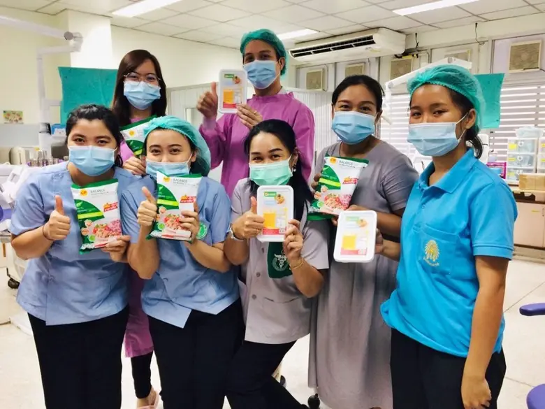 โรงพยาบาลอุ้มผาง รับมอบอาหารจากใจ ร่วมต้านภัยโควิดชายแดน จากซีพีเอฟ เป็นลำดับที่ 5