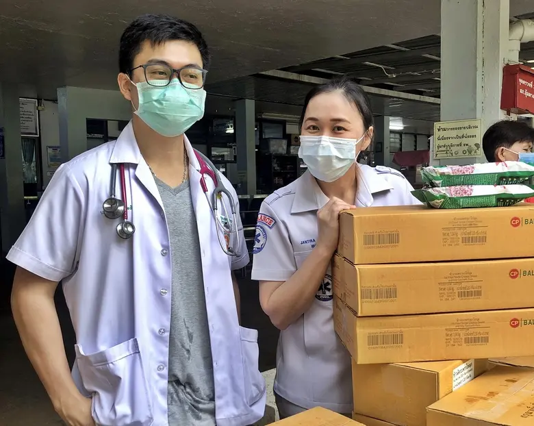 โรงพยาบาลอุ้มผาง รับมอบอาหารจากใจ ร่วมต้านภัยโควิดชายแดน จากซีพีเอฟ เป็นลำดับที่ 5