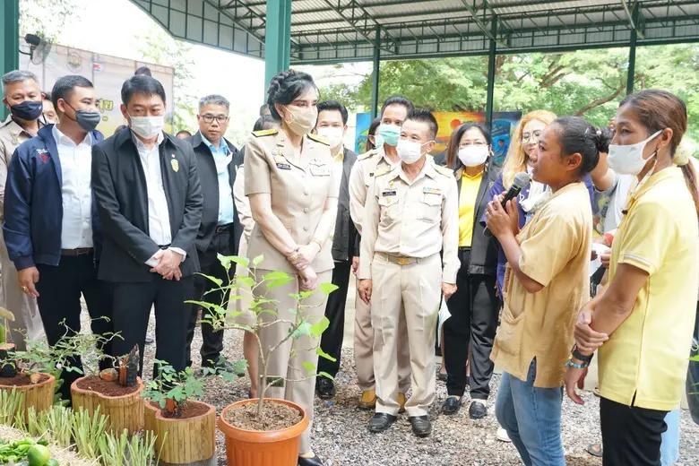 นางสาวมนัญญา ไทยเศรษฐ์ รัฐมนตรีช่วยว่าการ...