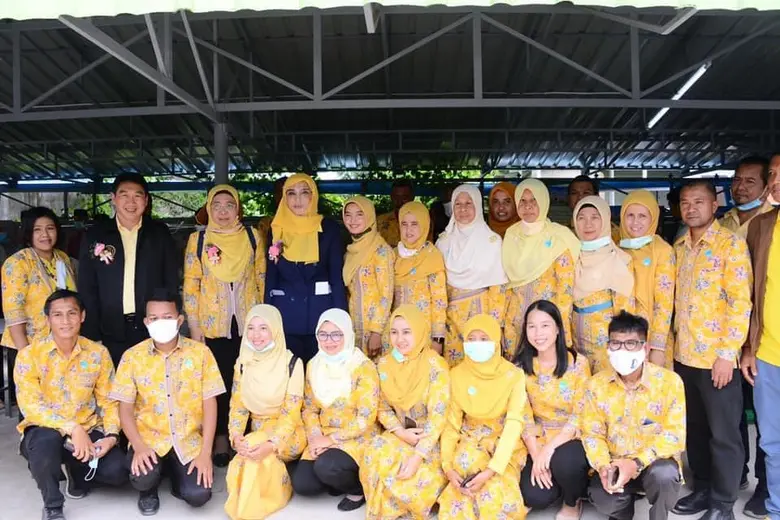 นางสาวมนัญญา ไทยเศรษฐ์ รัฐมนตรีช่วยว่าการ...