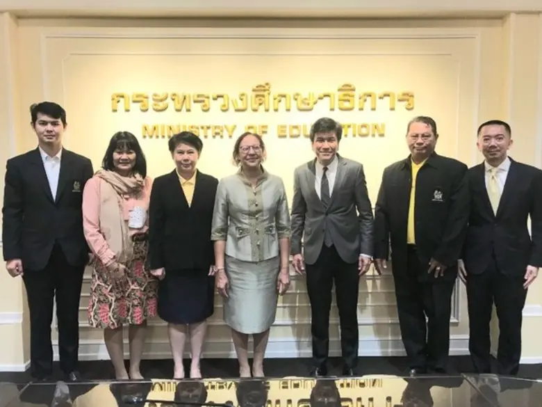 นาวสาวดุริยา อมตวิวัฒน์ ประธานกรรมการมูลน...