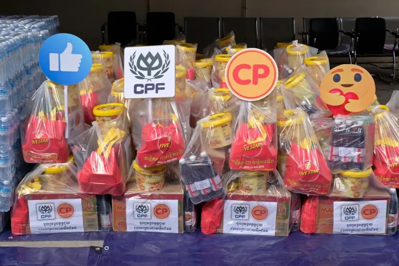 ซี.พี.กัมพูชา ร่วมมอบเครื่องอุปโภคบริโภคช่วยเหลือผู้ประสบภัยน้ำท่วม