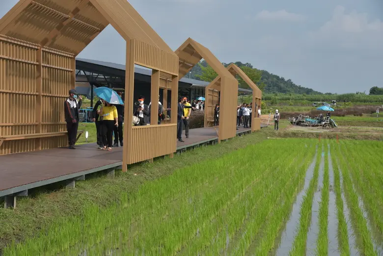 คณะผู้บริหาร "ดิจิทัล ด้านธุรกิจเกษตรฯ" (CDA) รุ่นที่2 ดีป้า ศึกษาดูงาน  "GISTDA" และ "สยามคูโบต้า ฟาร์ม" จ.ชลบุรี