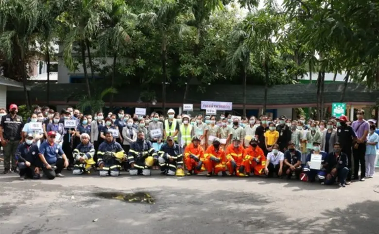 เรืออากาศเอก ดร.นพ.พิทักษ์ ฐานบัญชา ผู้อำ...