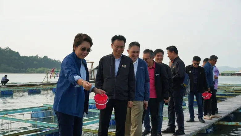 ประธาน SME D Bank นำคณะผู้บริหารลงพื้นที่ จ.ภูเก็ต  เยี่ยมชมกิจการลูกค้าสินเชื่อกองทุนพัฒนาเอสเอ็มอีตามแนวประชารัฐ