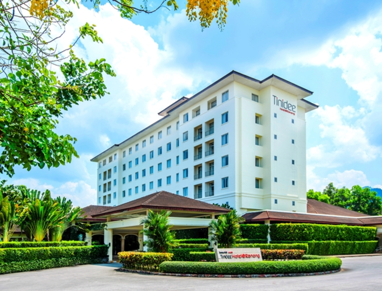 ทินิดี โฮเต็ล ระนอง โรงแรมที่ตั้งอยู่ในย่...