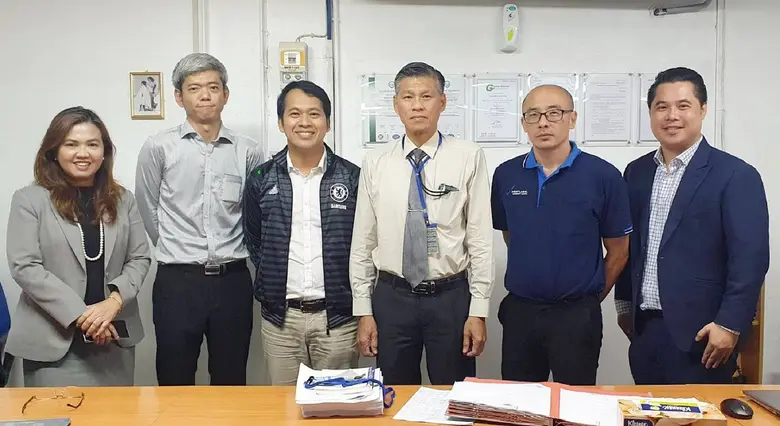 นางดรุณวรรณ ชาญพิพัฒนชัย (ซ้าย) กรรมการผู...