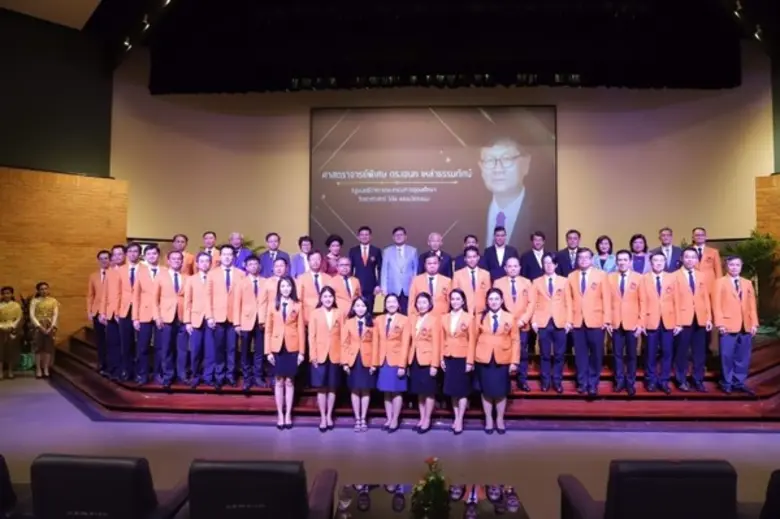 ศาสตราจารย์พิเศษ ดร.เอนก เหล่าธรรมทัศน์ ร...