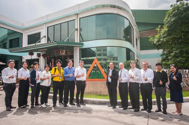 คุณวศิน ดำรงสกุลวงษ์ (ที่ 7 จากซ้าย) กรรม...