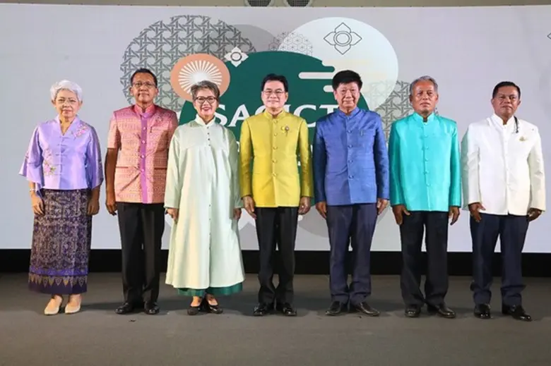 นายจุรินทร์ ลักษณวิศิษฏ์ รองนายกรัฐมนตรี ...