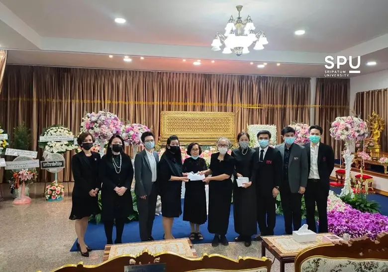 ผู้ช่วยศาสตราจารย์ ดร.จรรยา พุคยาภรณ์ รอง...