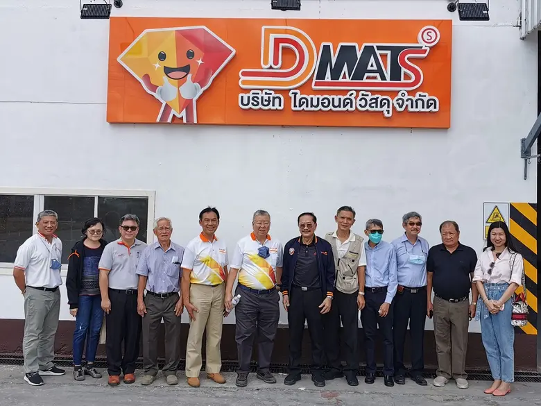 นายประกิต ประทีปะเสน (ที่ 6 จากซ้าย) ประธ...