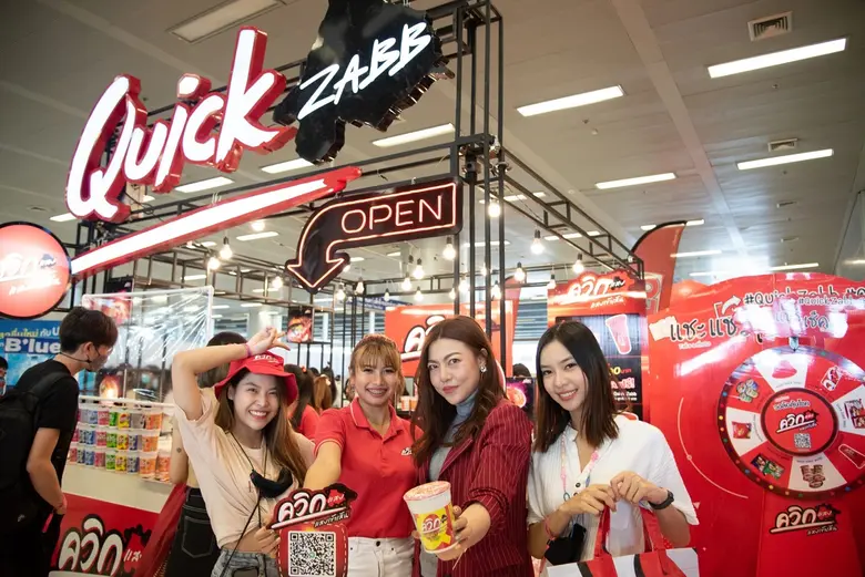 นางสาวกสิกา จินดารัตน์ (ที่3ซ้าย) ผู้ช่วย...