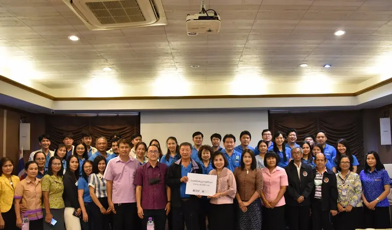 ดร.ประเสริฐ ภัทรมัย (ที่ 9 จากซ้าย) ผู้ก่...