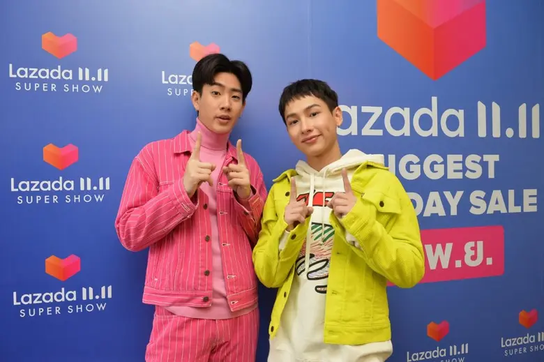 เบลล่า - เวียร์ ยกขบวนพาเหรดดาราสร้างสีสันความสุขในงาน 'Lazada 11.11 Super Show' ฉลอง 'Lazada 11.11 Biggest One-Day Sale'