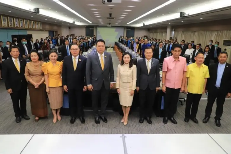 2 ผู้นำ ก.แรงงาน ตรวจเยี่ยมกรมพัฒนาฝีมือแ...