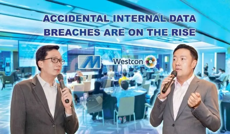 คุณชัยวัฒน์ วชิรโรจน์ไพศาล (ทางซ้าย) ผู้จ...