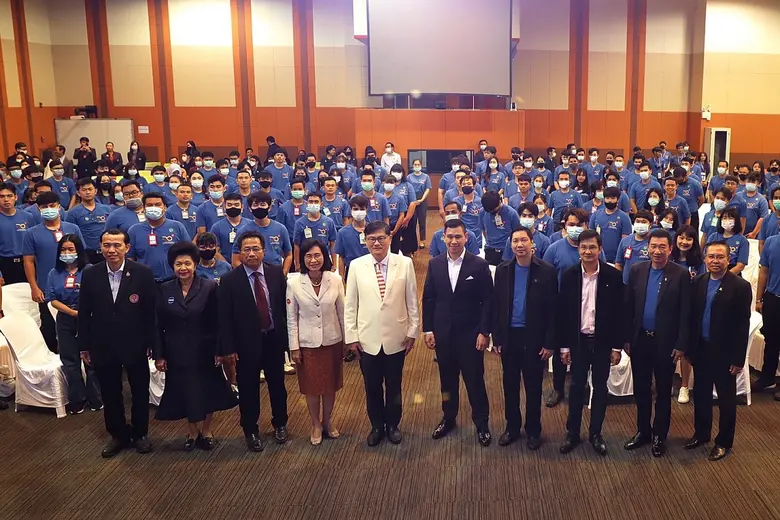 ศาสตราจารย์พิเศษ ดร.เอนก เหล่าธรรมทัศน์ ร...