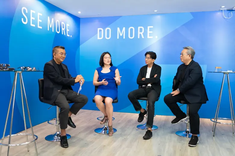 บรรยายภาพ: ดู๋-สัญญา คุณากร (ที่ 3 จากซ้า...