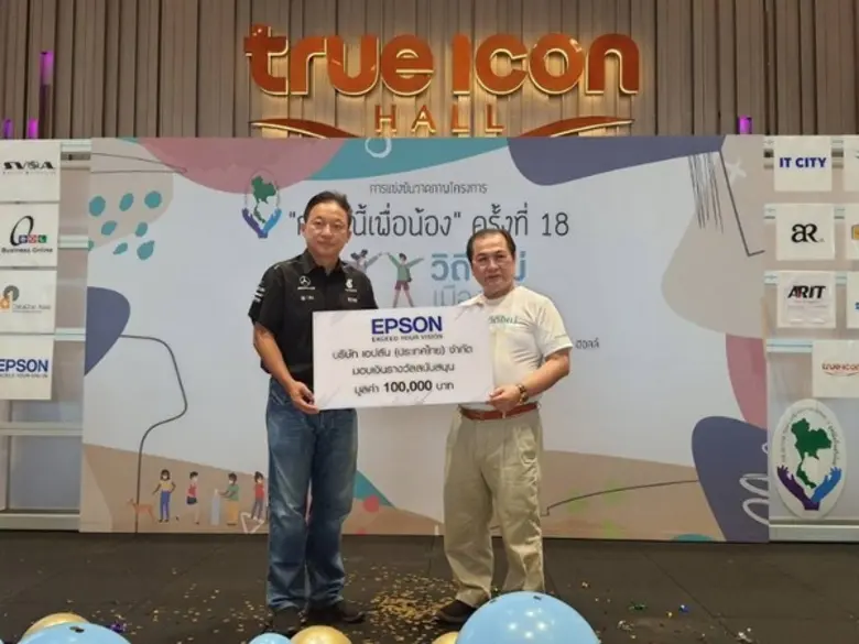 นายแจ็ค มินทร์ อิงค์ธเนศ (ขวา) ประธานและผ...