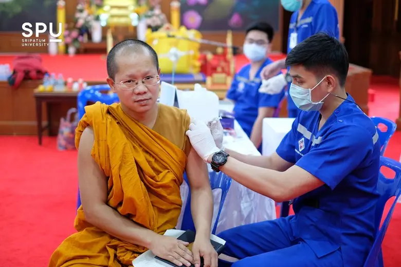 SPU ถวายการฉีดวัคซีนป้องกันไข้หวัดใหญ่ 4 สายพันธุ์ แก่พระภิกษุสงฆ์และสามเณร วัดพระศรีมหาธาตุ บางเขน