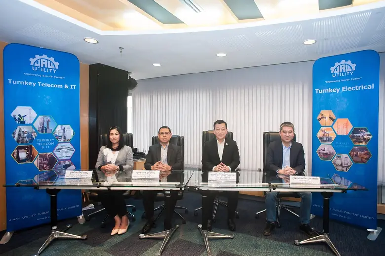 คุณจรัญ วิวัฒน์เจษฎาวุฒิ ประธานเจ้าหน้าที...