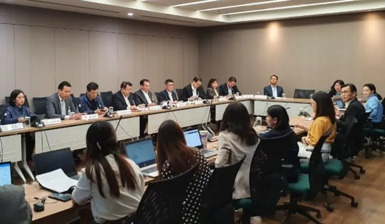 ดร.รักษ์ วรกิจโภคาทร กรรมการและผู้จัดการท...