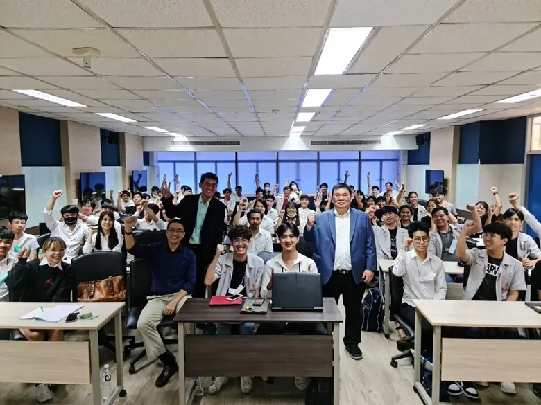 นายสมจิตร์ เปี่ยมเปรมสุข กรรมการบริหารบริ...