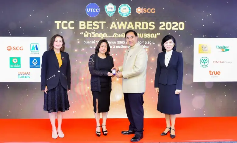 นางสาวละออศรี มัทธุรนนท์ (ที่ 2 จากซ้าย) ...