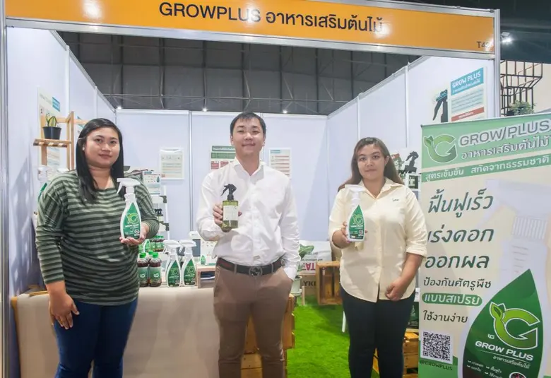 คุณวศิน ดำรงสกุลวงษ์ (กลาง) กรรมการและผู้...