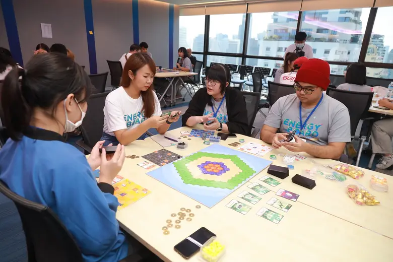 บ้านปูฯ กระตุ้นนักศึกษาออกแบบบอร์ดเกมเพื่อจัดการพลังงานโลก อย่างสร้างสรรค์และยั่งยืนผ่านกิจกรรม "Energy On Board"
