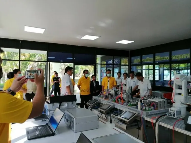 ผวจ.มุกดาหาร ตรวจเยี่ยม สนพ.มุกดาหาร