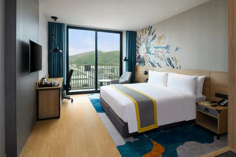 Thailand's 11th Holiday Inn opens on the ...