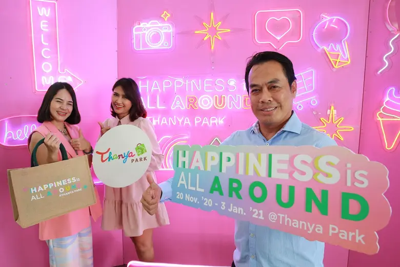 นายไพโรจน์ บุญจันทร์ กรรมการผู้จัดการ ศูนย์การค้า ธ...