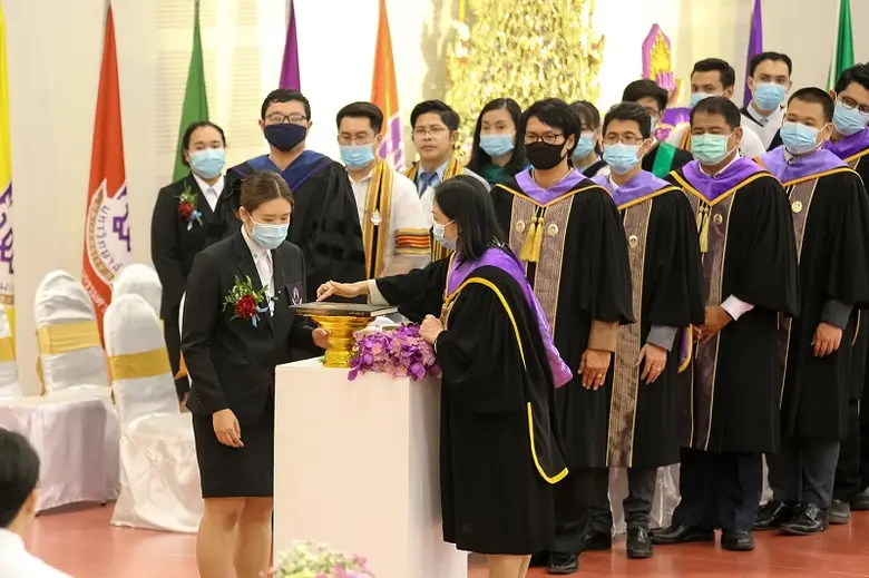 อธิการบดีมหาวิทยาลัยพะเยา รองศาสตราจารย์ ...